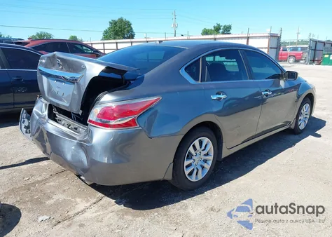 2015 Nissan Altima 2.5 S z USA, uszkodzony, nr VIN 1N4AL3AP0FN872530